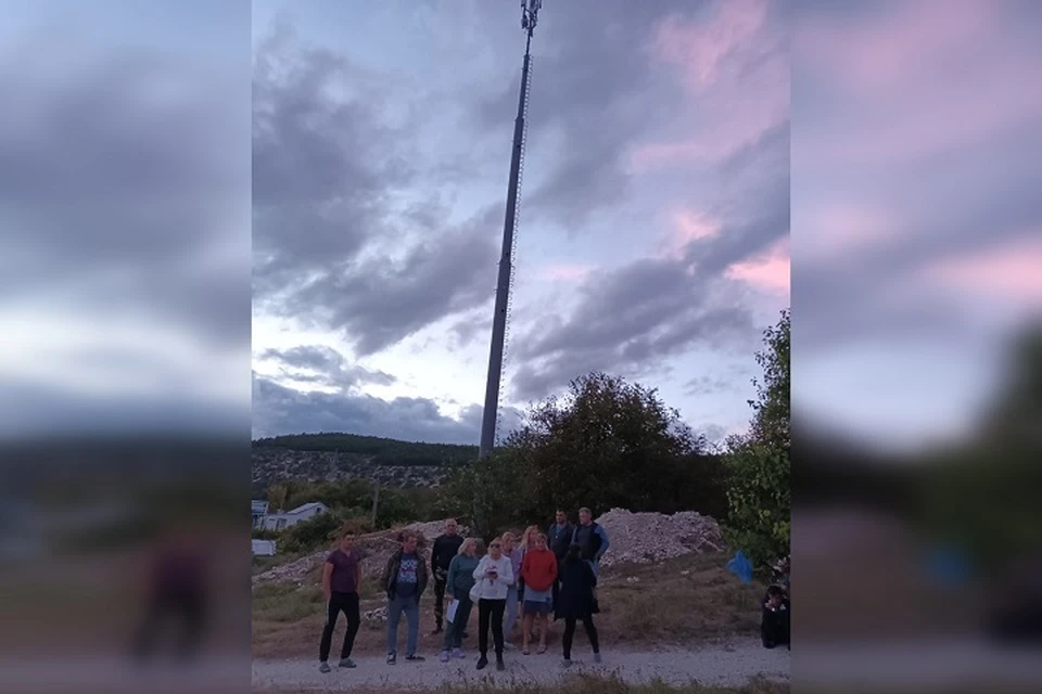 Местные жители требуют демонтировать вышку. Фото: Евгения Пащенко