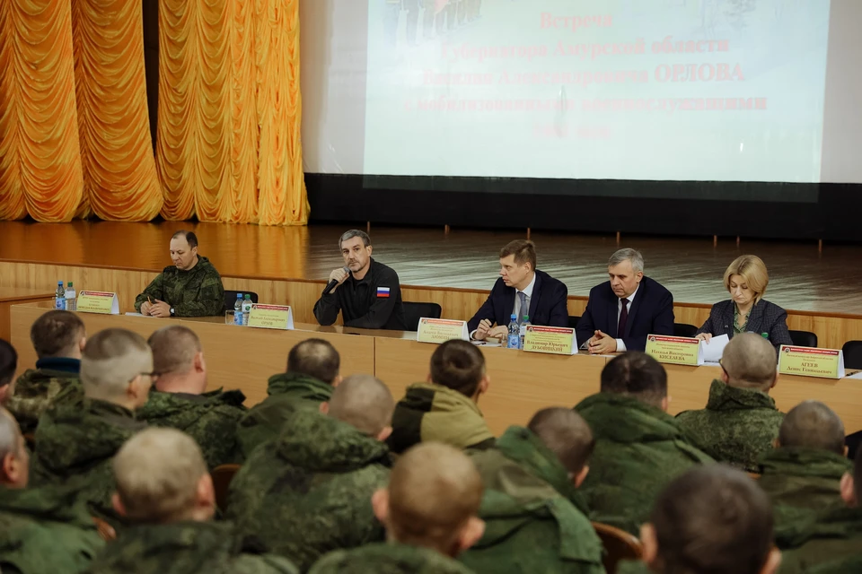 Губернатор Василий Орлов провел встречу с мобилизованными жителями региона. Фото: пресс-служба правительства Амурской области.