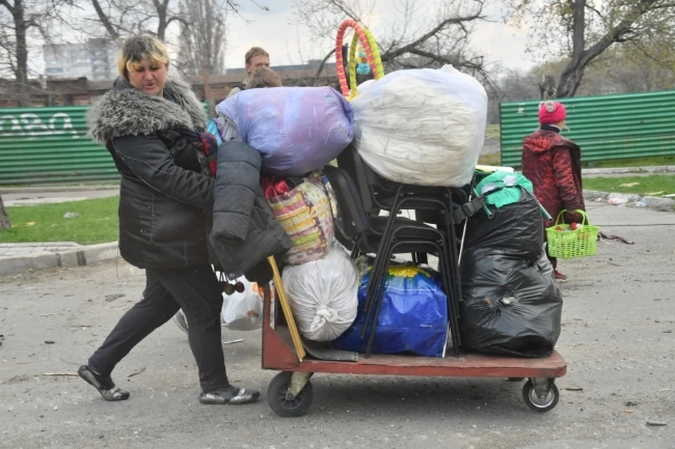 Часть из них перед получением работы консультировались в центрах временного размещения