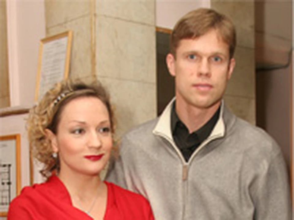 Кстати, сама певица песню по радио еще не слышала.