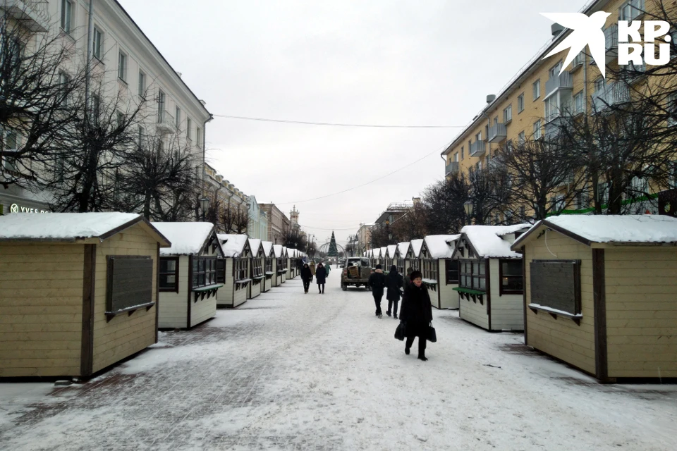 На улице Трехствятской установили 22 домика-ларька.