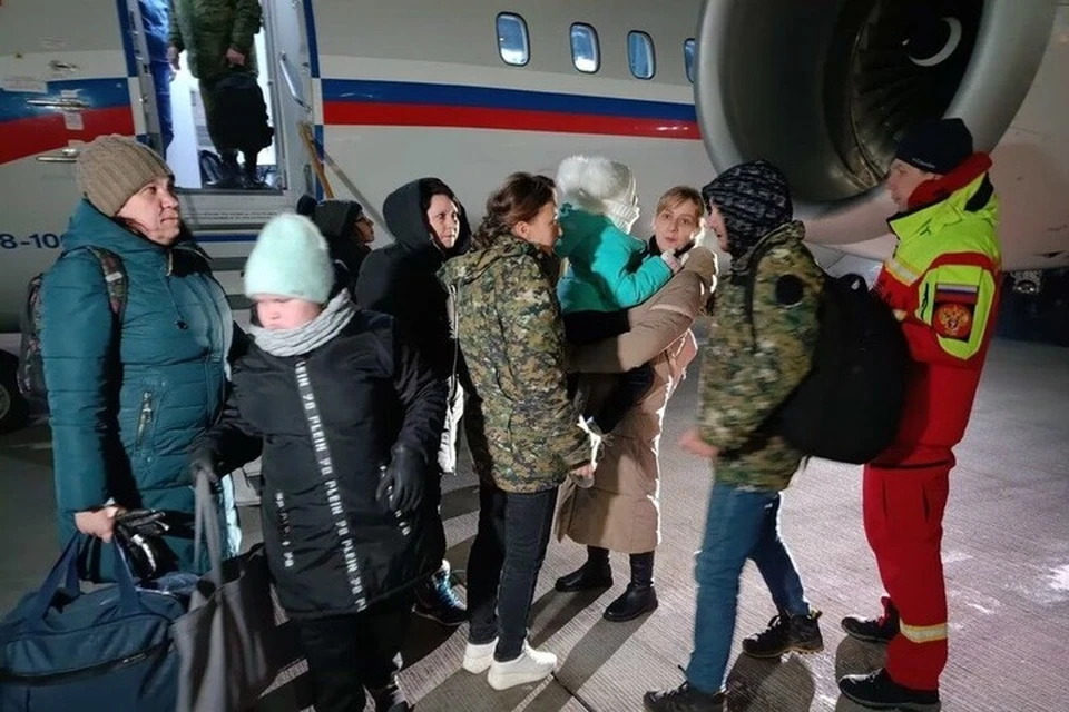 В начале декабря партия «Единая Россия» помогла вывезти авиацией в Москву на лечение 11 детей возрастом от 1 до 16 лет. Фото: ВПП «Единая Россия»