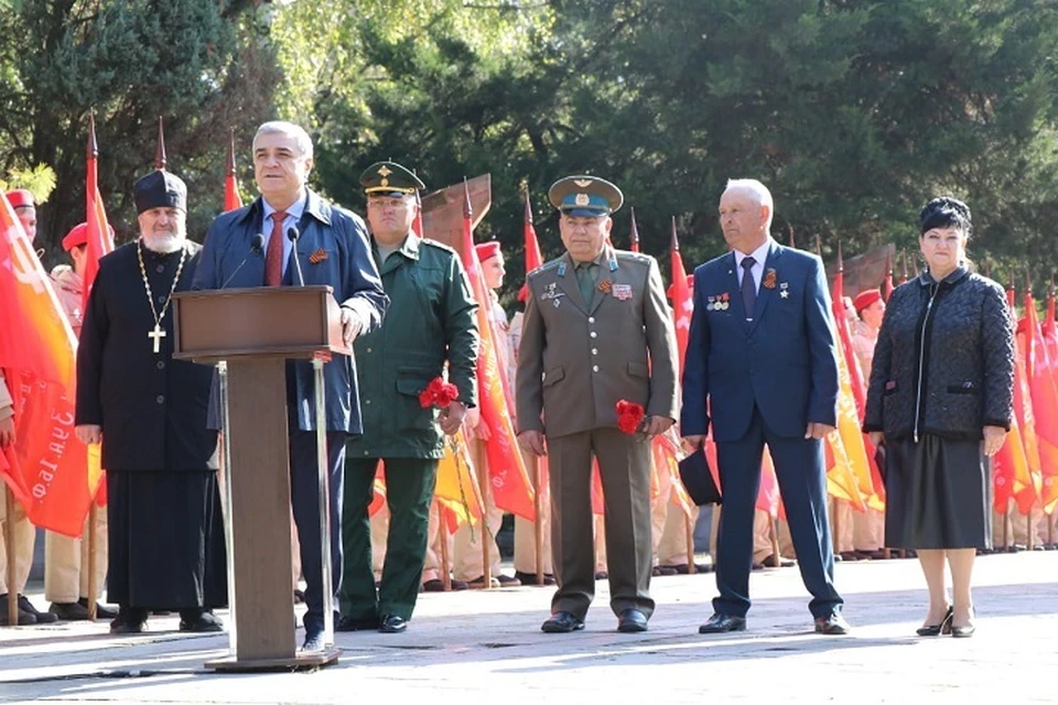Камо Айрапетян выступает на мероприятии в Кореновском районе