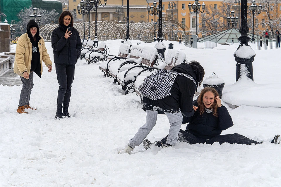 Москва замерзает. Каток в Москве. Каток фото. Снимки с катка. Ждём катку.