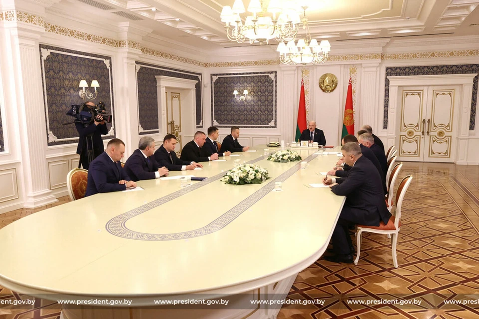 Лукашенко сказал, на какой машине будут ездить чиновники. Фото: пресс-служба президента