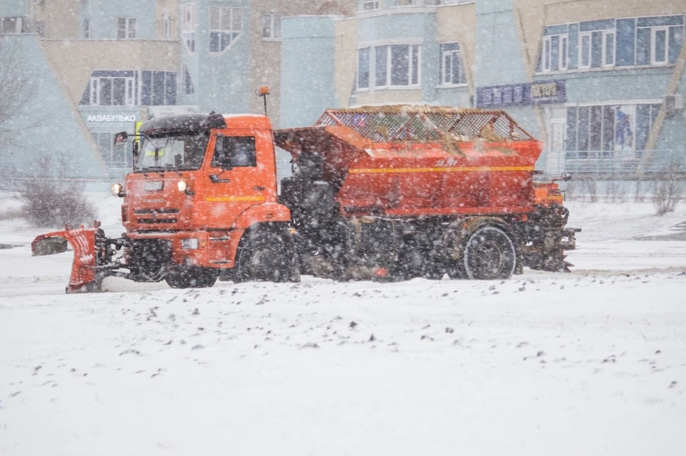 В Липецке борются с последствиями ночного снегопада