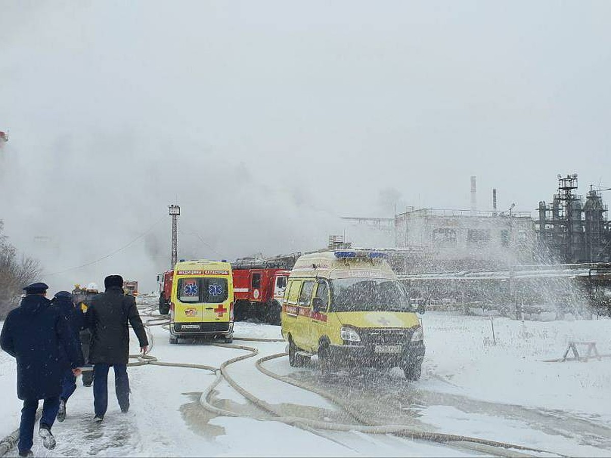 «Дребезжали окна, падали вещи»: сила взрыва от пожара на нефтяной установке  в Ангарске сравнима с землетрясением в 4 балла - KP.RU