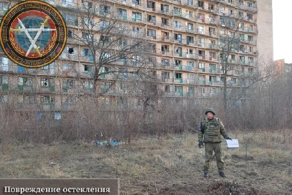 Снаряды ВФУ повредили остекление в здании общежития ДонНТУ по улице Челюскинцев. Фото: СЦКК ДНР
