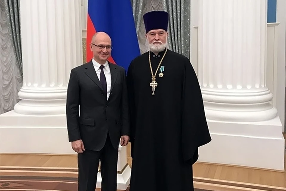 Церемонию проводил первый заместитель руководителя администрации президента Сергей Кириенко. Фото: vk.com/novosibeparshia