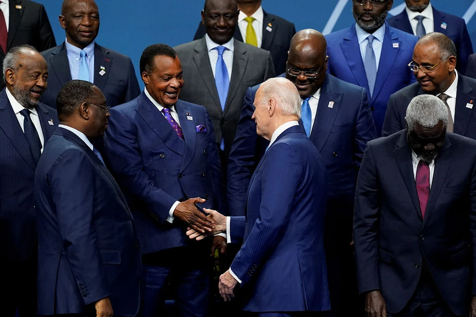На многочисленных площадках саммита США-Африка хлебосольно привечали гостей Джо Байден