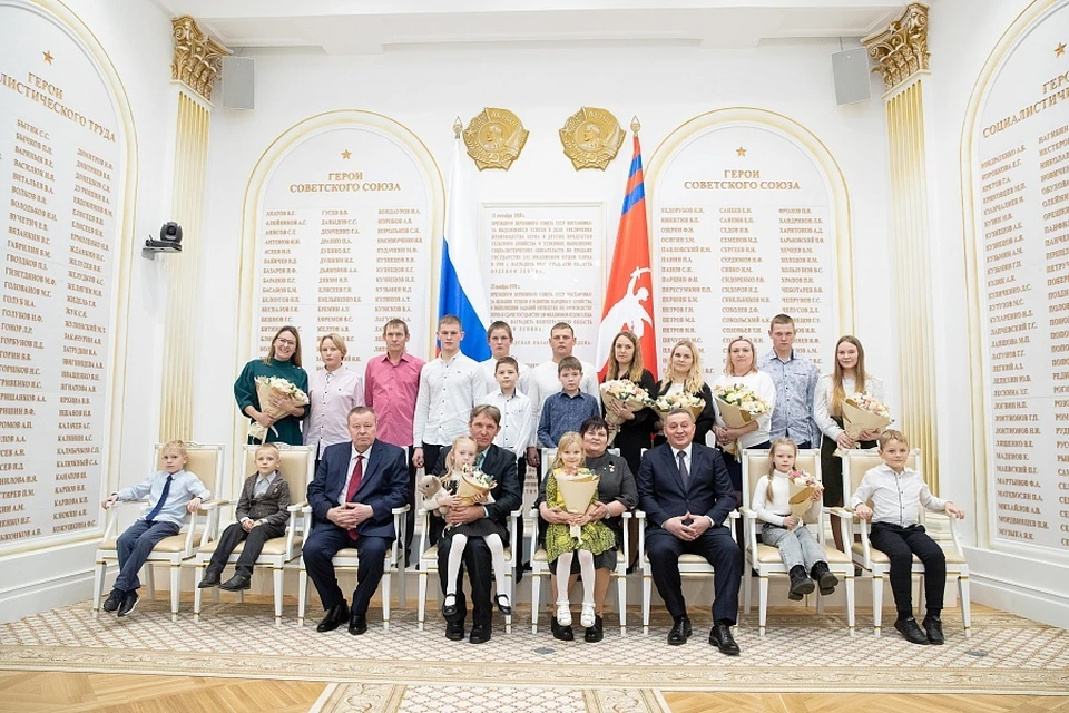 Жительнице Волгоградской области вручили награду «Мать-героиня»