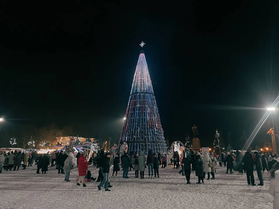 В Ульяновске 25 декабря 2022 года открылась главная елка города