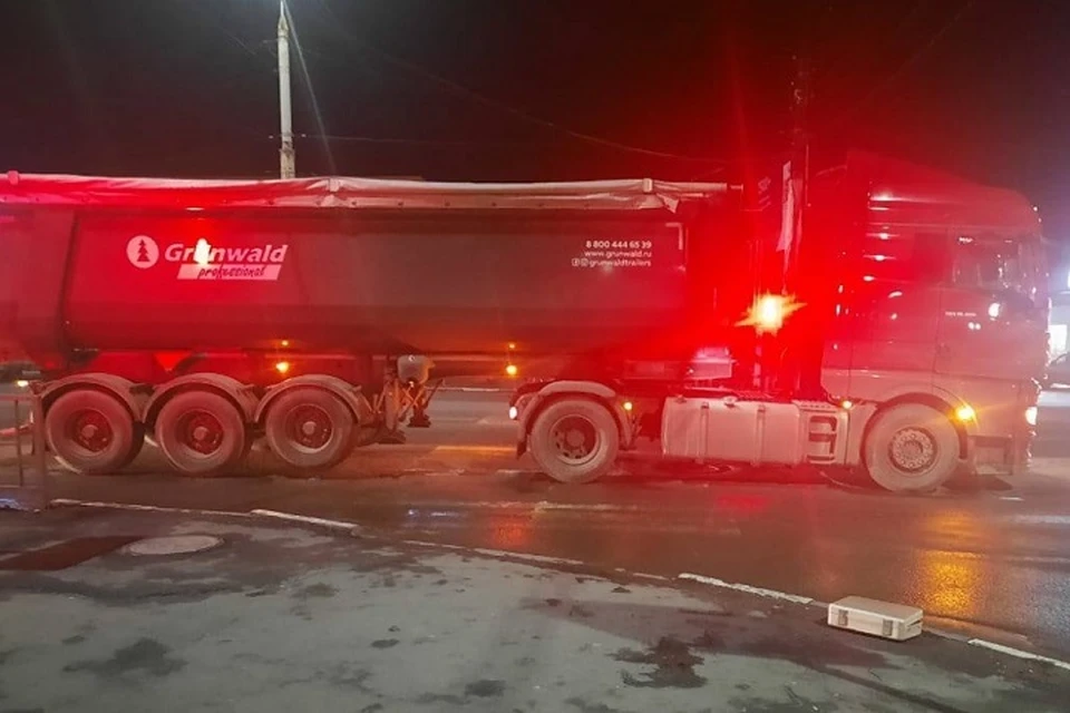 На пешехода наехала фура с прицепом. Фото: отдел пропаганды УГИБДД России по РО