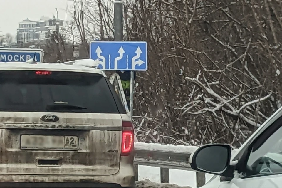 Теперь водители у «Глобуса» могут из правой полосы проехать прямо, а не только направо. Фото6 ПУВР.