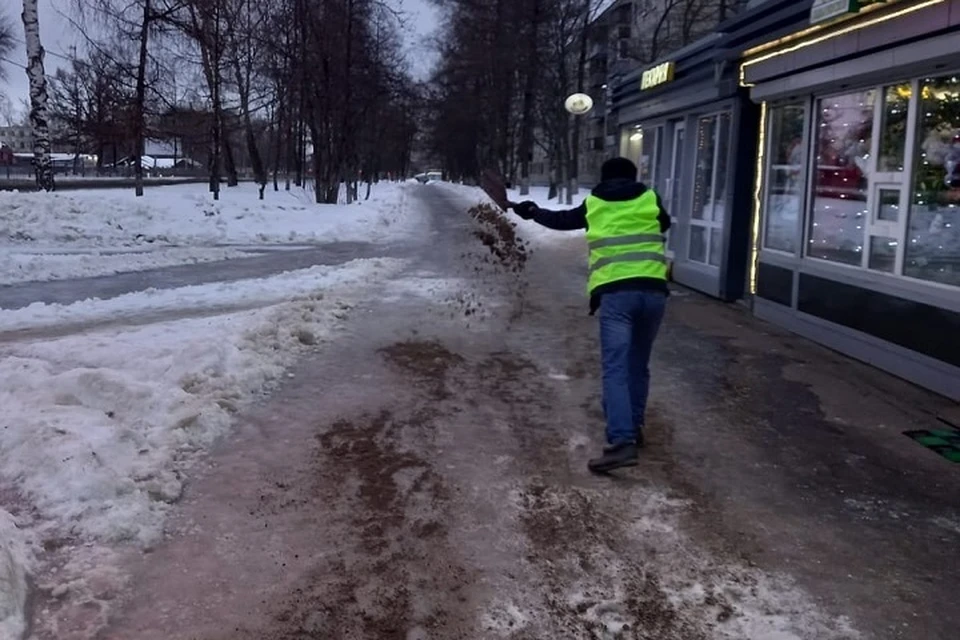 Мэр Ярославля Артем Молчанов пообещал усилить подсыпку тротуаров в городе. ФОТО: страница Артема Молчанова ВКонтакте