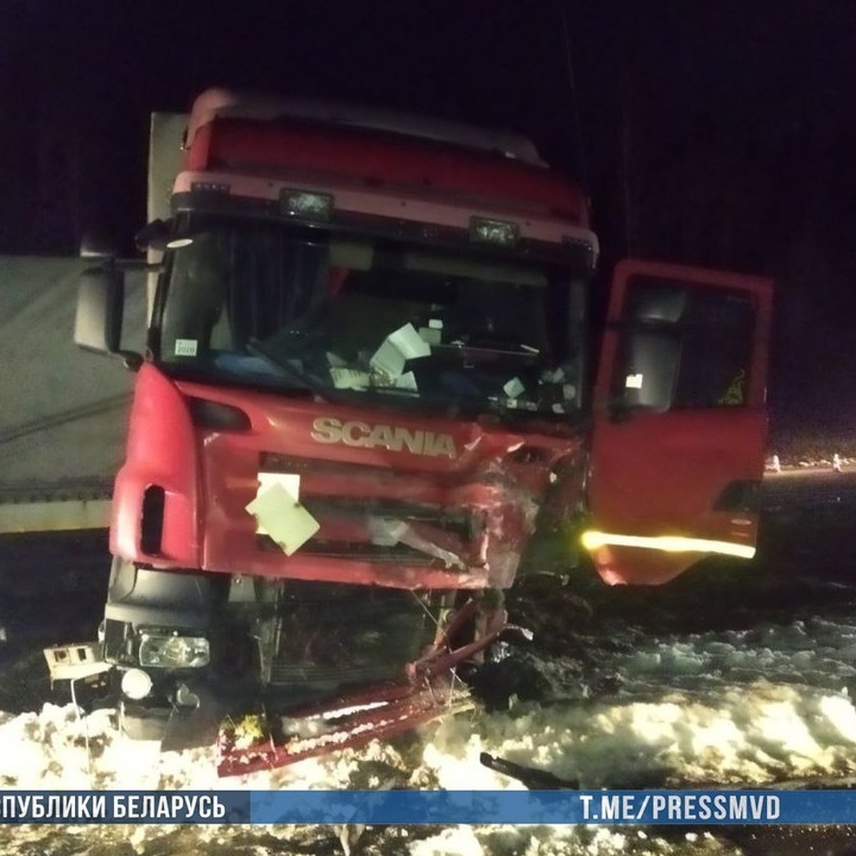 Два человека погибли под Минском, когда 18-летний водитель выехал на  встречку и врезался в фуру - KP.RU