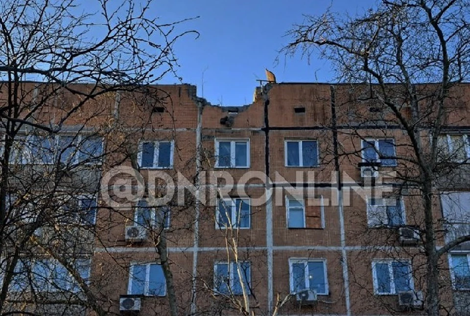 В Петровском районе Донецка поврежден жилой дом. Фото: ДНР Онлнайн