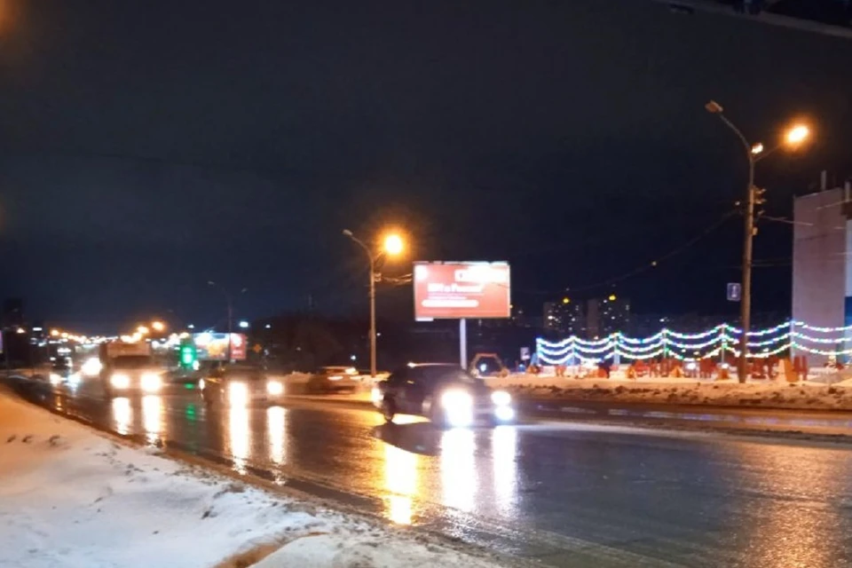 Новосибирск из-за гололеда и метели сковали пробки в 7 баллов утром 9 января.