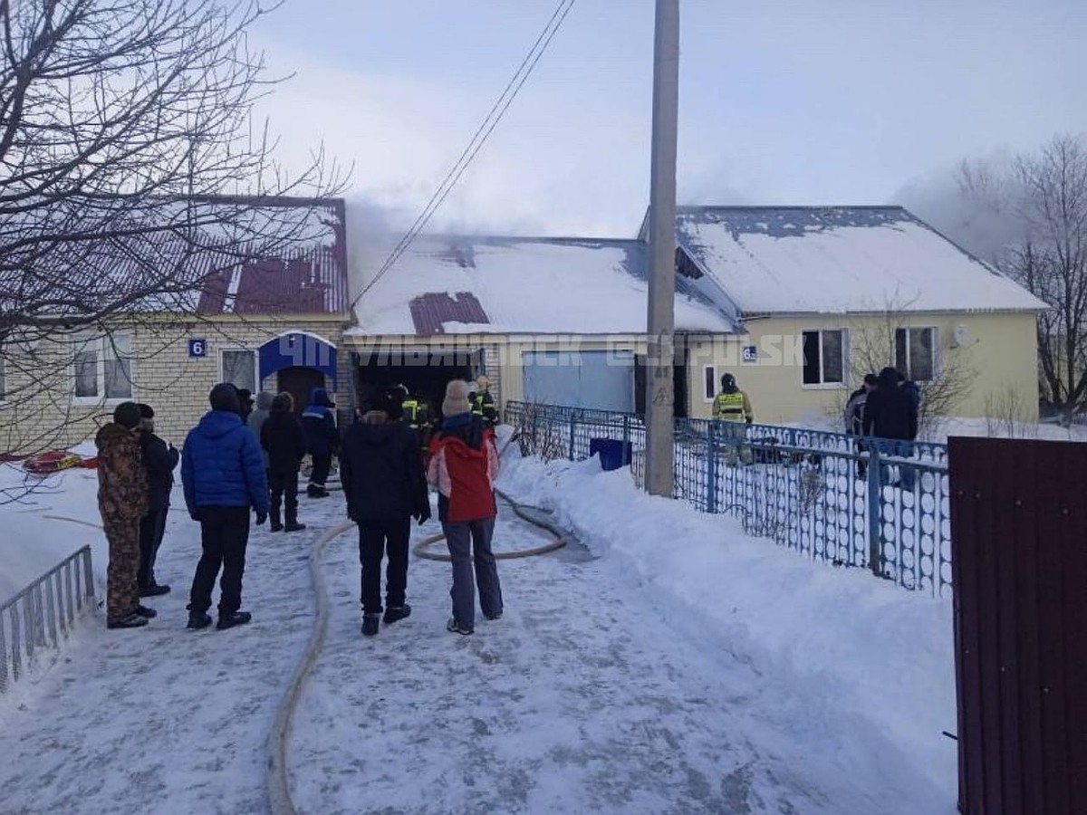 Замначальника пожарной части спас пенсионерку из горящего дома в  ульяновском селе Кротовка - KP.RU