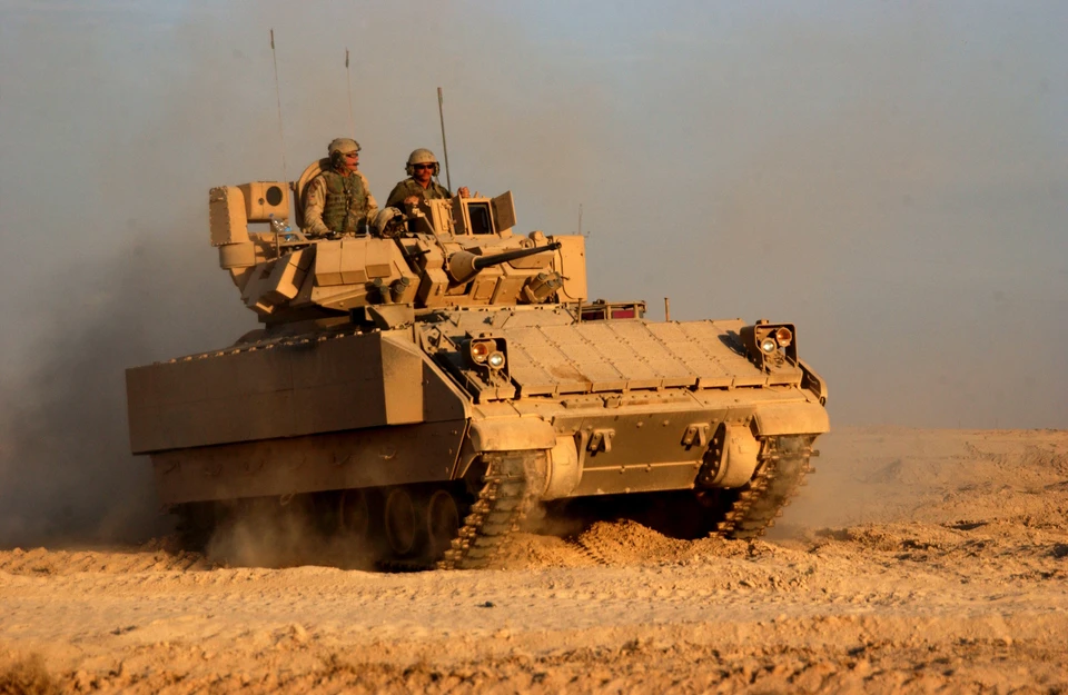 США собираются изменить ход боевых действий на Украине с помощью поставок ВСУ БМП Bradley