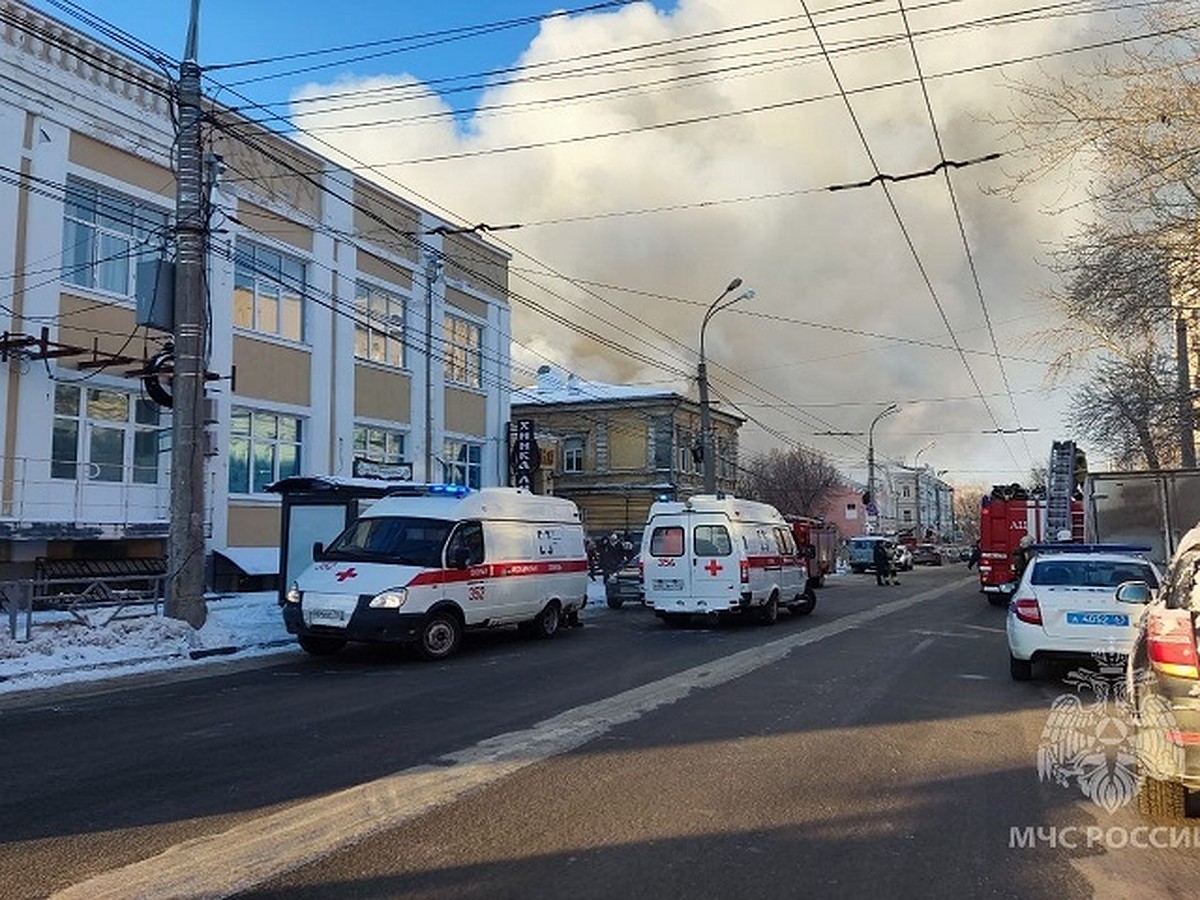 Погиб человек, огонь угрожал соседней гостинице: что известно о пожаре в жилом  доме на ул. Некрасовской в Самаре - KP.RU