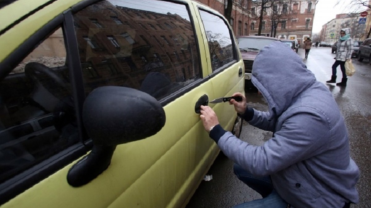 Забыла закрыть дверь: в Хабаровске раскрыли угон автомобиля - KP.RU