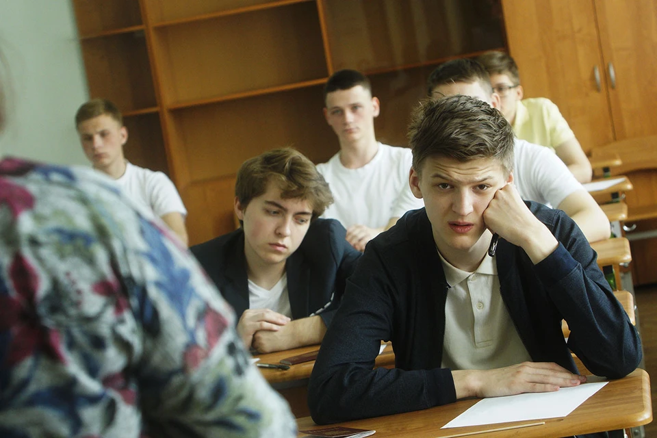 В Москве радуются успехам школьников, подводя итоги года.
