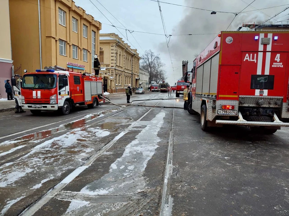 К месту ЧП было стянуто несколько десятков пожарных машин. Фото: администрация Нижегородского района