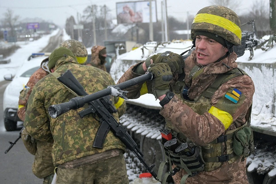 Украинский солдат рассказал, как командование бросило его подразделение под Соледаром, пообещав эвакуацию.