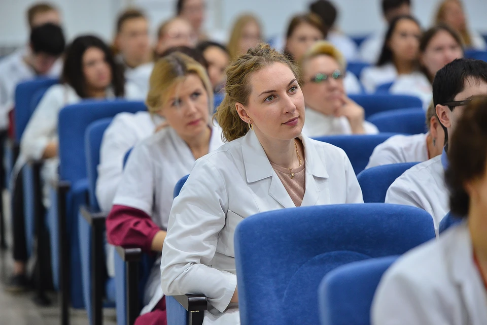 49 нижегородских медиков дефицитных специальностей получили стимулирующие выплаты.