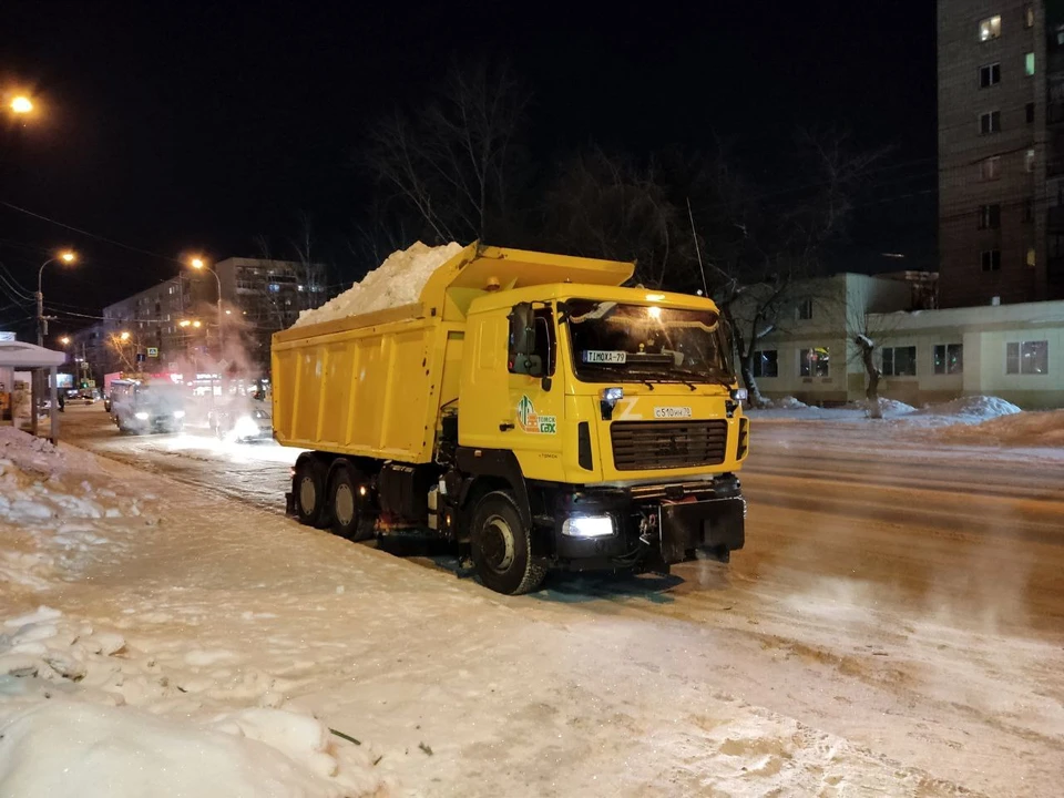 "САХ" увеличивает количество машин, задействованных в очистке улиц от снега