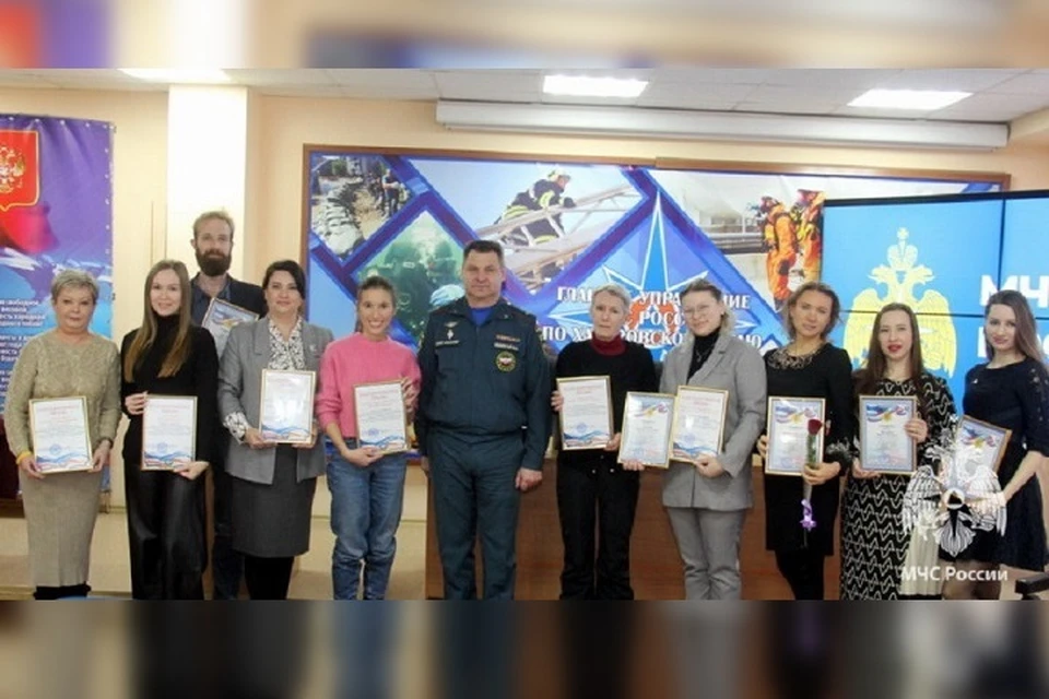 Представители МЧС Хабаровского края поздравили сотрудников СМИ