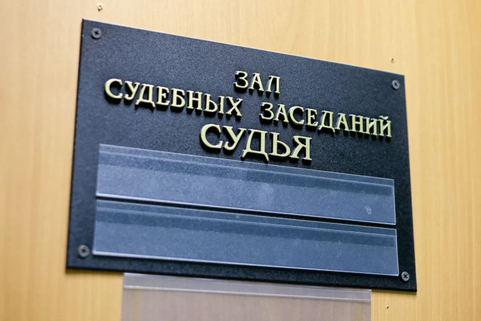Суд Петербурга арестовал педагога школы, у которого нашли архив детского порно.