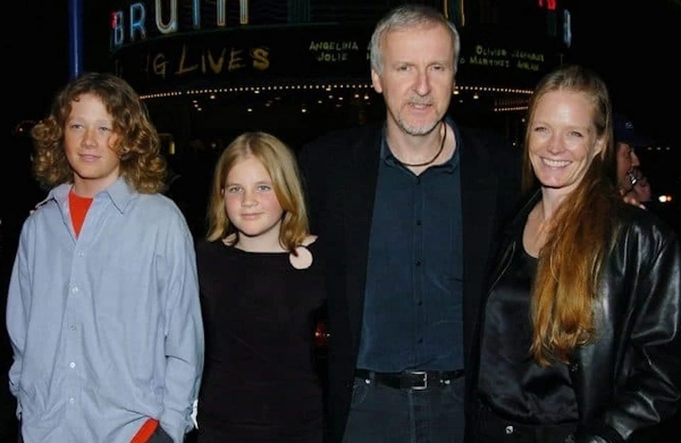 Джеймс Кэмерон с женой и детьми.