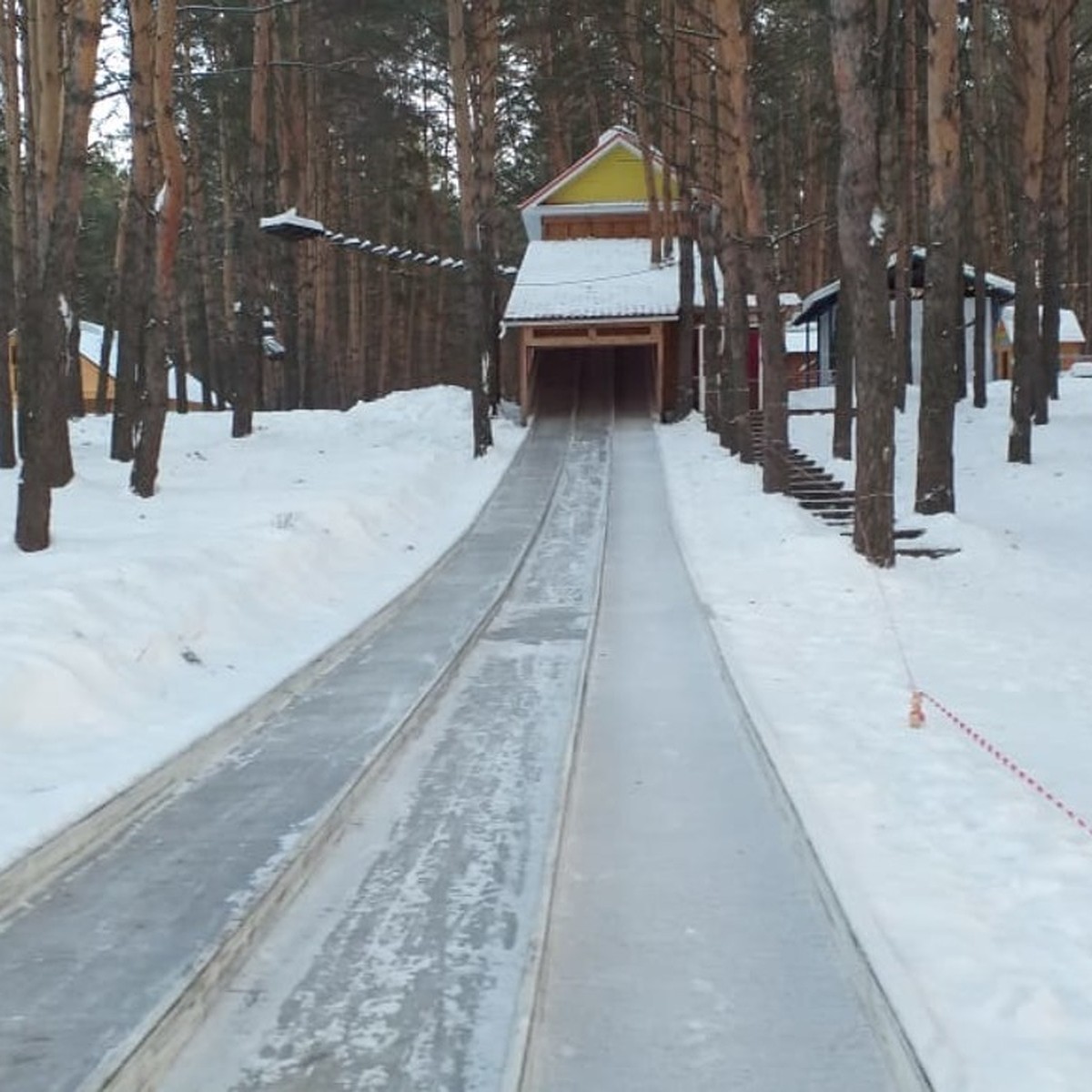 Полкилометра с ветерком: алтайская ледяная горка стала самой длинной в  России - KP.RU