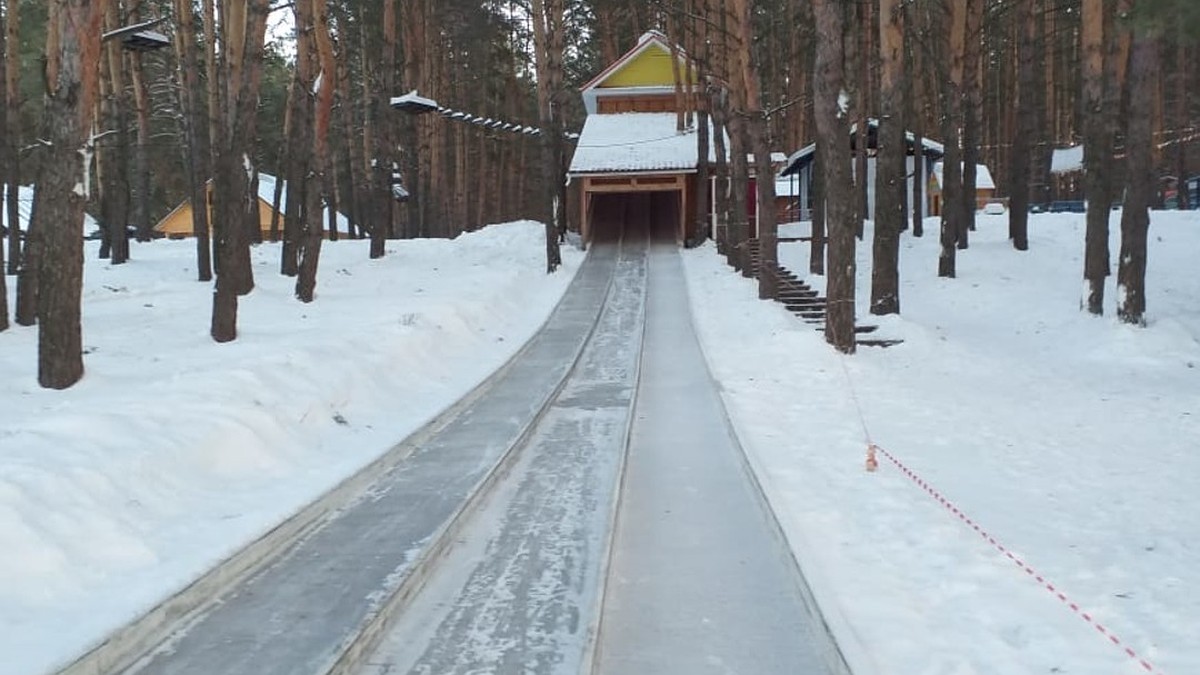 Полкилометра с ветерком: алтайская ледяная горка стала самой длинной в  России - KP.RU