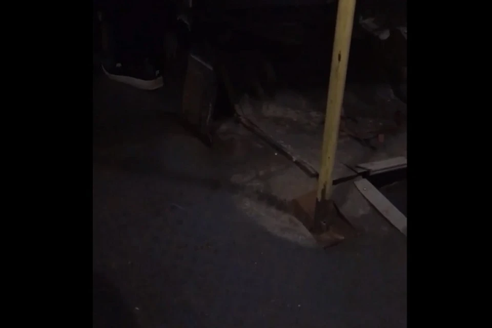 Ярославцы жалуются на "дырявые" автобусы. Скриншот с видео, группа "Жесть Ярославль" ВКонтакте