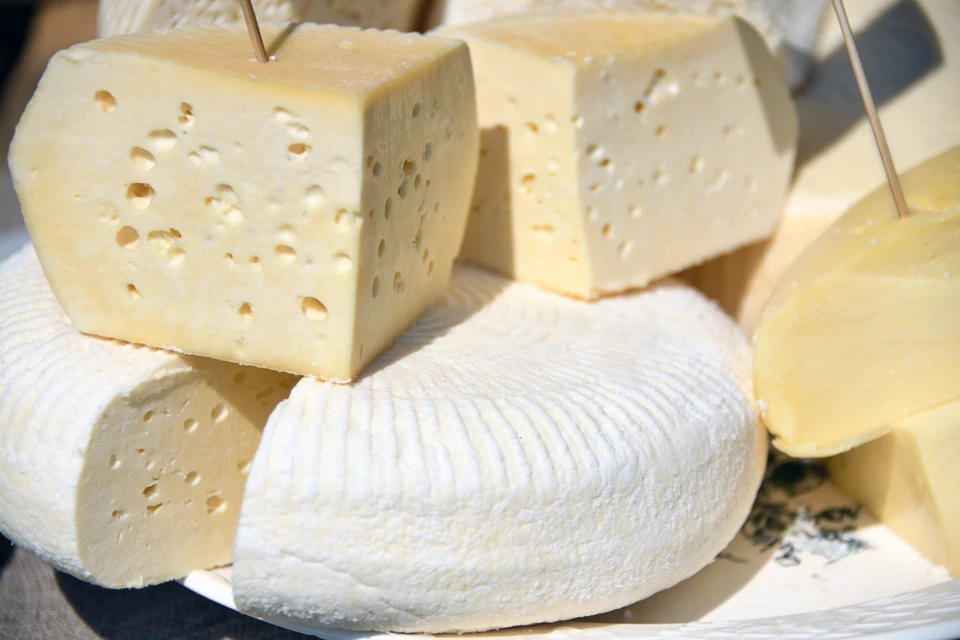 Сыром назвали сырный продукт