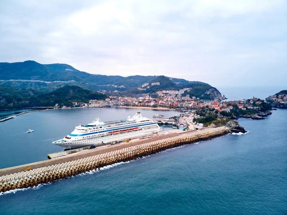 Корабль в порту Турции. Фото: пресс-служба Miray Cruises