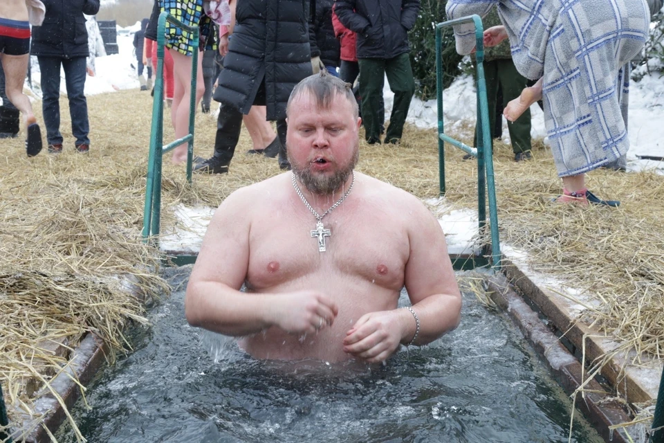 Крещенскую прорубь для горожан оборудовали на реке Томь.