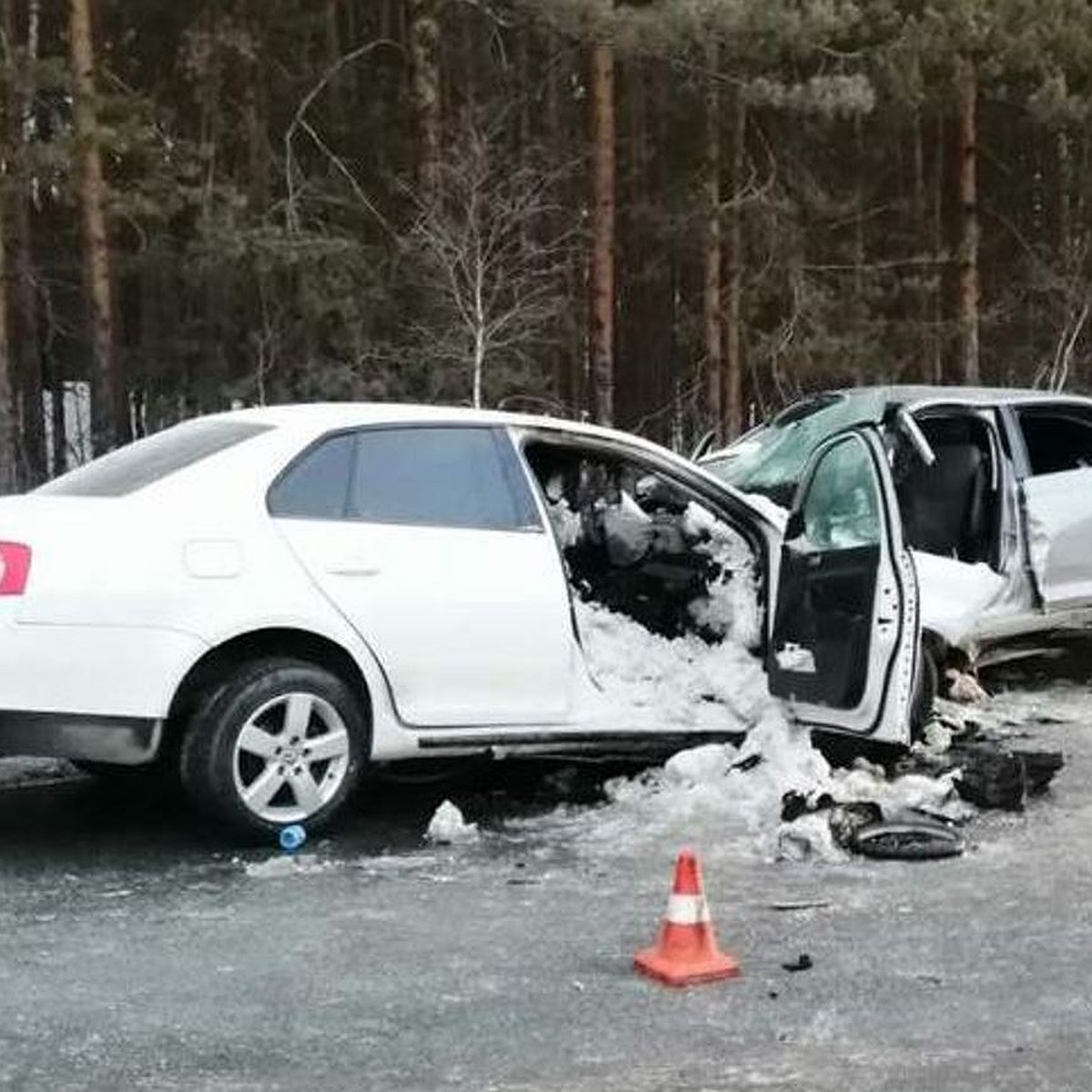 В Челябинской области пять человек погибли в ДТП с двумя легковушками -  KP.RU