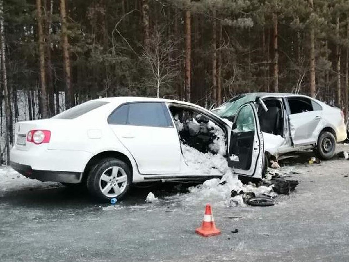 В Челябинской области пять человек погибли в ДТП с двумя легковушками -  KP.RU