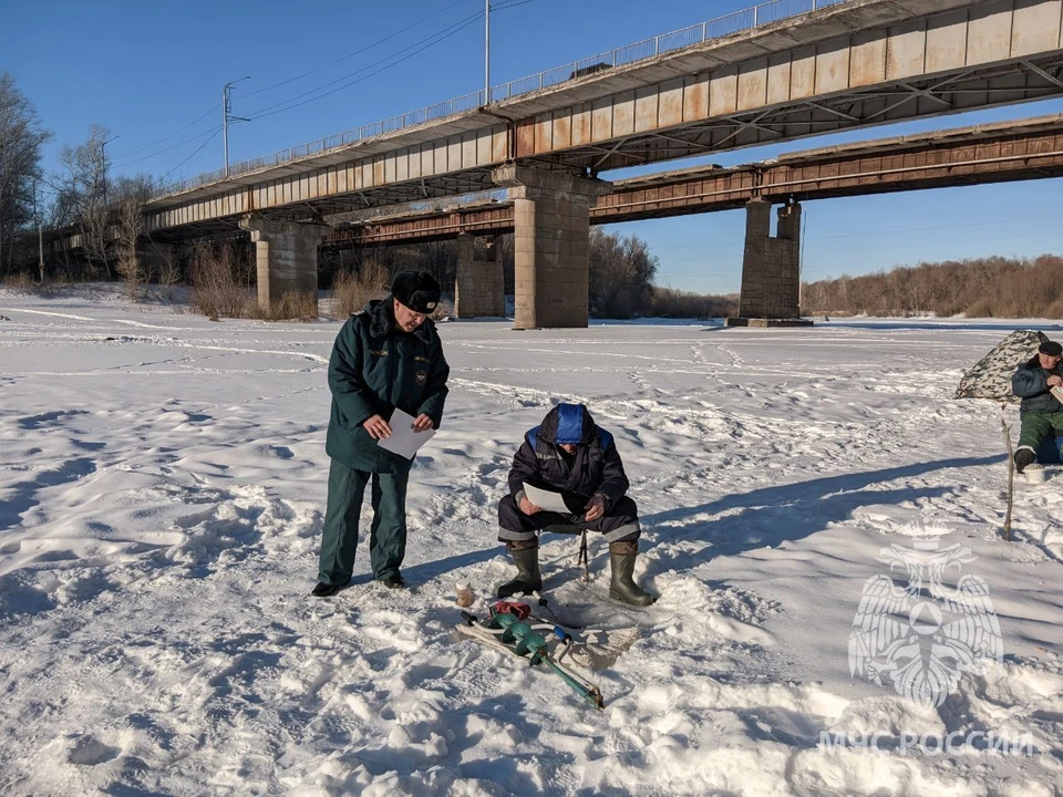 Спасатели Оренбурга провели рейд по местам зимней рыбалки
