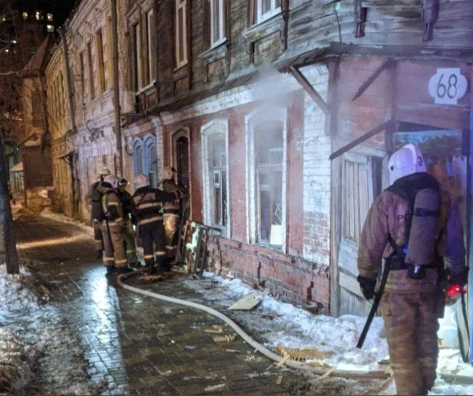 26 января 2023 г. Российская улица. Дом горит. Фото пожара дома.