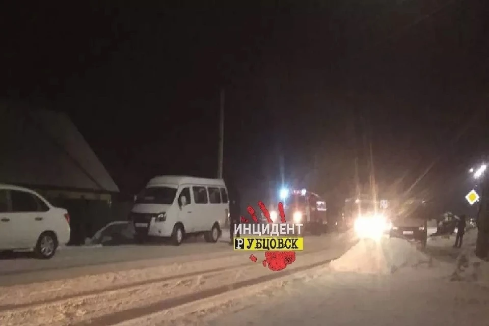 Три человека погибли в страшном пожаре в Рубцовске. Фото: "Инцидент Рубцовск".