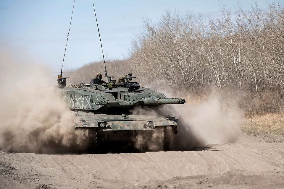 США и страны НАТО решили "скинуться" на танки для Украины