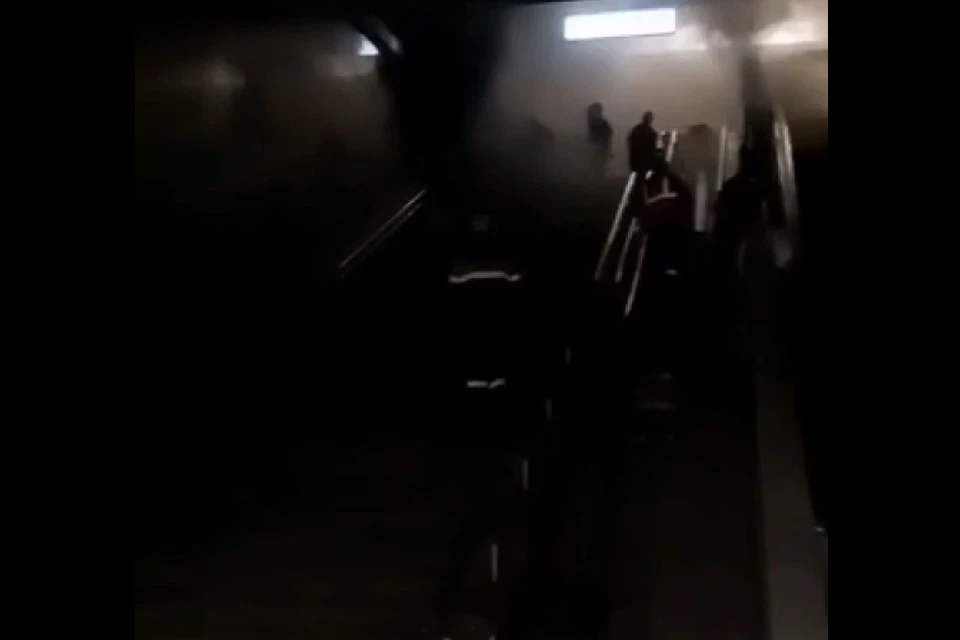 На станции метро Каширская в Москве произошел пожар в вестибюле Фото: стоп-кадр из видео