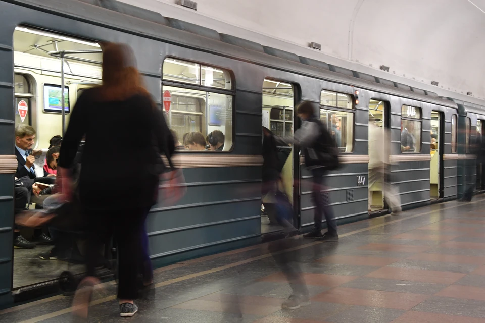 Слабовидящие новосибирцы высказались против замены голосов дикторов в метрополитене.