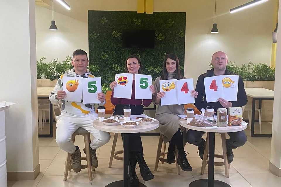 Продукты собственных торговых марок от “Слаты” и “ХлебСоль” попробовали известные иркутяне. Фото компании.