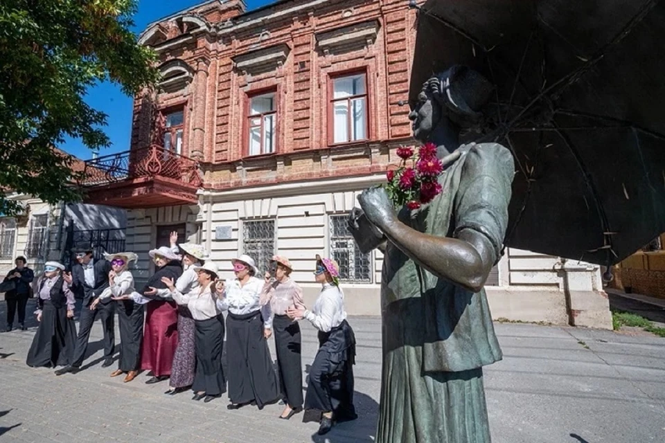 Здание на улице Фрунзе, 10, было приобретено Фондом с целью его последующей передачи на баланс город и создания в нем музея Фаины Раневской.